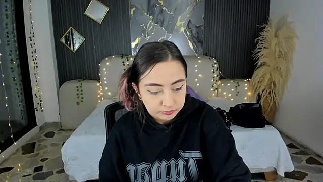 SarahCastro1  online show from 6, 1, 2026