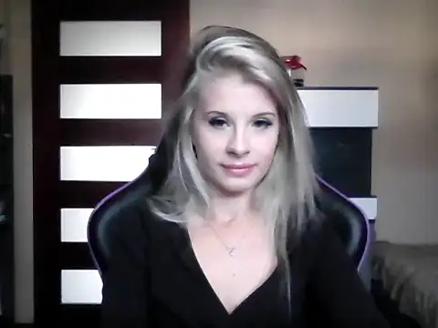 Snapshot of KristineGlow chatting on 9, 9, 2025 KristineGlow online show from 9, 9, 2025