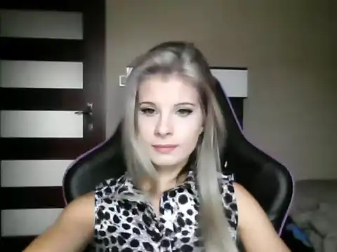 Snapshot of KristineGlow chatting on 16, 9, 2025 KristineGlow online show from 16, 9, 2025