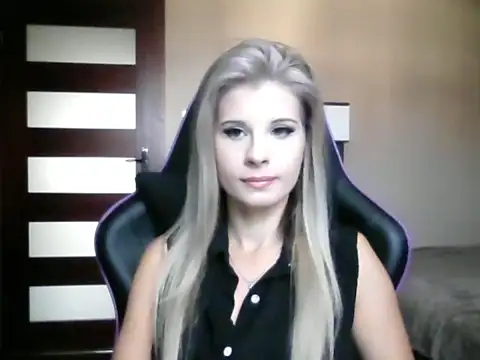 Snapshot of KristineGlow chatting on 17, 9, 2025 KristineGlow online show from 17, 9, 2025