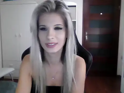 Snapshot of KristineGlow chatting on 24, 9, 2025 KristineGlow online show from 24, 9, 2025