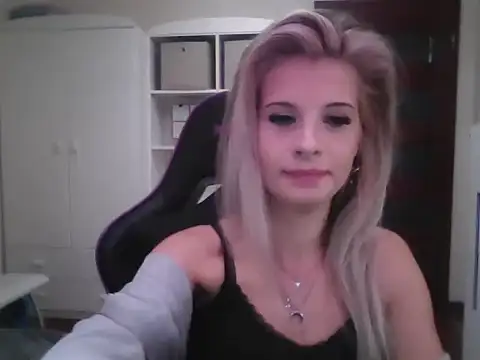 Snapshot of KristineGlow chatting on 1, 10, 2025 KristineGlow online show from 1, 10, 2025