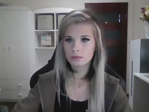 Snapshot of KristineGlow chatting on 3, 10, 2025 KristineGlow online show from 3, 10, 2025