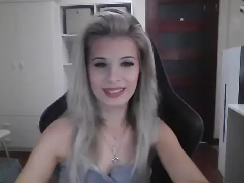 Snapshot of KristineGlow chatting on 6, 10, 2025 KristineGlow online show from 6, 10, 2025