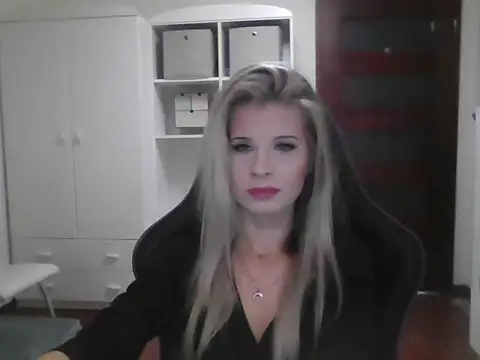 Snapshot of KristineGlow chatting on 7, 10, 2025 KristineGlow online show from 7, 10, 2025