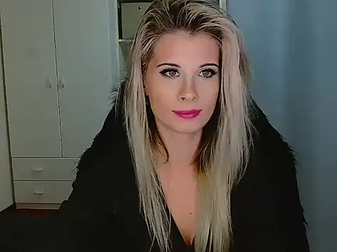 Snapshot of KristineGlow chatting on 14, 11, 2025 KristineGlow online show from 14, 11, 2025