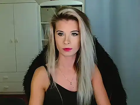 Snapshot of KristineGlow chatting on 28, 11, 2025 KristineGlow online show from 28, 11, 2025