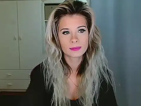 Snapshot of KristineGlow chatting on 15, 12, 2025 KristineGlow online show from 15, 12, 2025