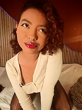 Nina Kinky online show from 8, 11, 2025