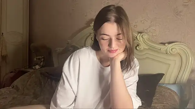 Snapshot of HoneyMist chatting on 18, 11, 2025 HoneyMist online show from 18, 11, 2025