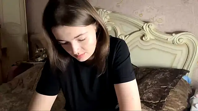 Snapshot of HoneyMist chatting on 19, 11, 2025 HoneyMist online show from 19, 11, 2025