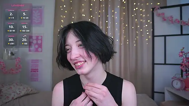 JuanaFriesz online show from 5, 4, 2026