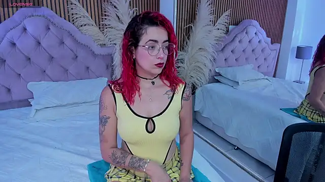 RoxanneStorm  online show from 18, 12, 2025