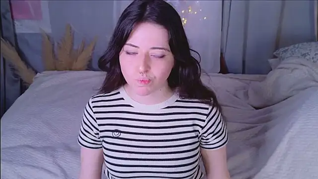 Snapshot of SoftAmora chatting on 10, 1, 2026 SoftAmora online show from 10, 1, 2026