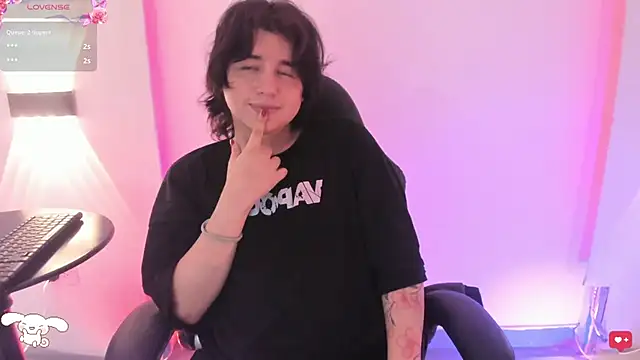 Snapshot of damienbeltmonth chatting on 8, 10, 2025 damienbeltmonth online show from 8, 10, 2025