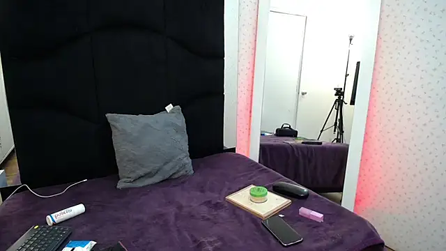 Snapshot of LunaRichy_ chatting on 12, 9, 2025 LunaRichy online show from 12, 9, 2025