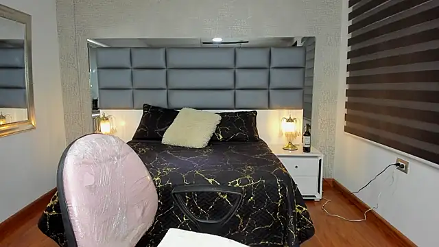 Snapshot of Lucia_jane chatting on 24, 11, 2025 Lucia jane online show from 24, 11, 2025