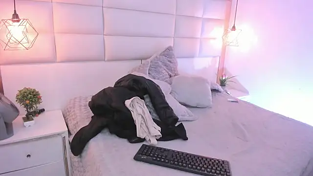 Lucia jane online show from 3, 2, 2026