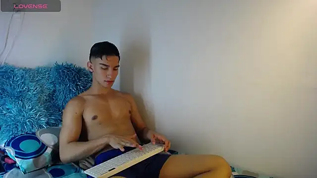 Snapshot of babyandy_x chatting on 26, 9, 2025 babyandy x online show from 26, 9, 2025