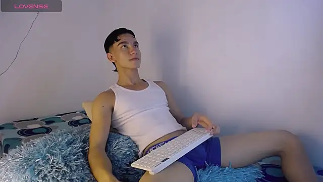 Snapshot of babyandy_x chatting on 18, 11, 2025 babyandy x online show from 18, 11, 2025