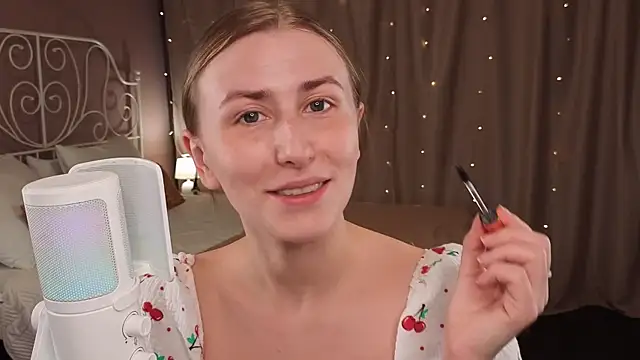 Snapshot of VesperaCeleste chatting on 8, 11, 2025 VesperaCeleste online show from 8, 11, 2025