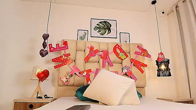 Snapshot of elizawiliamst chatting on 19, 9, 2025 elizawiliamst online show from 19, 9, 2025