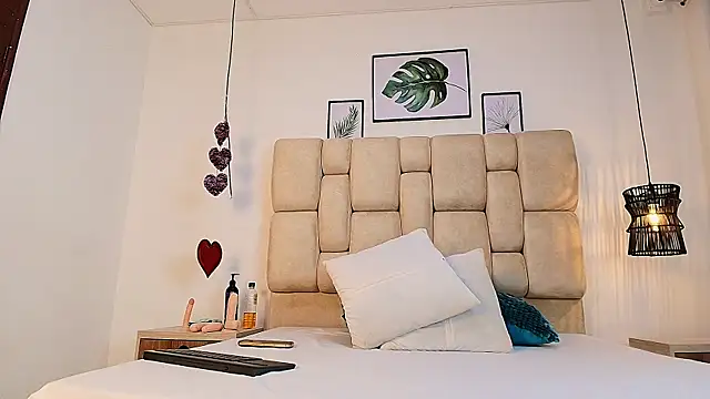 Snapshot of elizawiliamst chatting on 22, 9, 2025 elizawiliamst online show from 22, 9, 2025