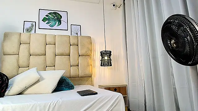 Snapshot of elizawiliamst chatting on 2, 10, 2025 elizawiliamst online show from 2, 10, 2025