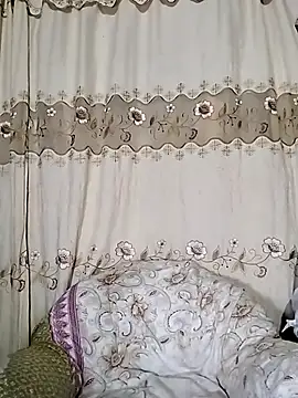 Snapshot of Vyxen__ chatting on 18, 12, 2025 Vyxen online show from 18, 12, 2025