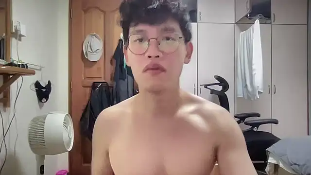 Snapshot of Passionatetwink2 chatting on 2, 10, 2025 Passionatetwink2 online show from 2, 10, 2025