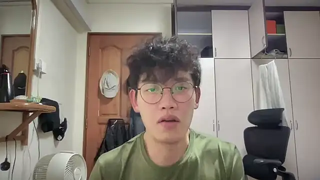 Snapshot of Passionatetwink2 chatting on 13, 10, 2025 Passionatetwink2 online show from 13, 10, 2025