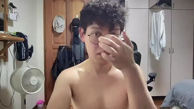 Snapshot of Passionatetwink2 chatting on 14, 10, 2025 Passionatetwink2 online show from 14, 10, 2025