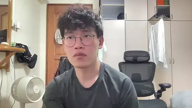 Snapshot of Passionatetwink2 chatting on 16, 10, 2025 Passionatetwink2 online show from 16, 10, 2025