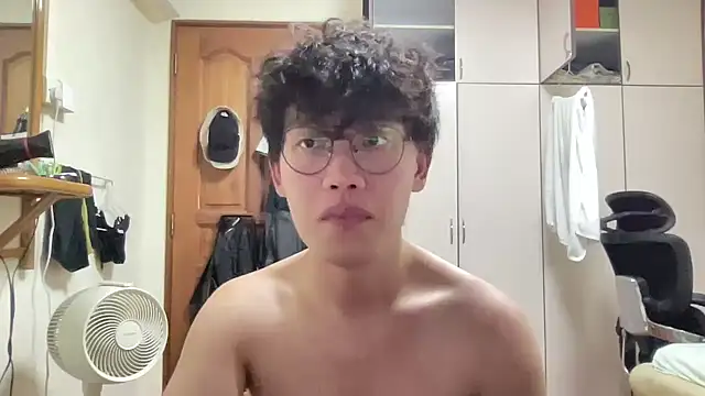 Snapshot of Passionatetwink2 chatting on 8, 11, 2025 Passionatetwink2 online show from 8, 11, 2025