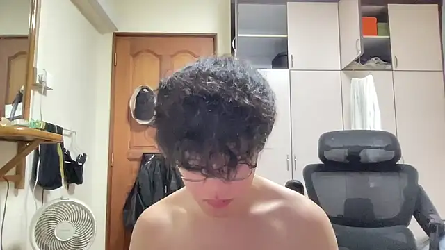 Snapshot of Passionatetwink2 chatting on 13, 11, 2025 Passionatetwink2 online show from 13, 11, 2025