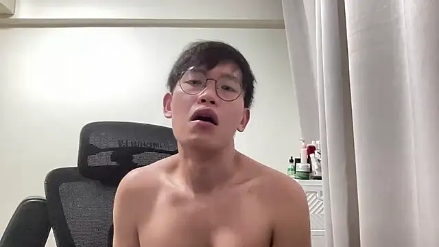 Snapshot of Passionatetwink2 chatting on 1, 8, 2026 Passionatetwink2 online show from 1, 8, 2026