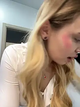 LunaMillie online show from 19, 9, 2025