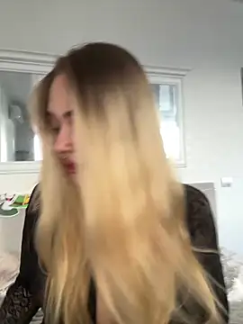 LunaMillie online show from 27, 9, 2025