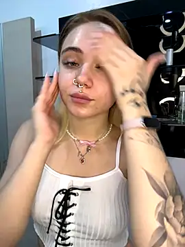 LunaMillie online show from 26, 10, 2025