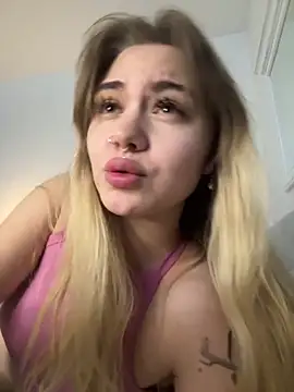 LunaMillie online show from 29, 11, 2025