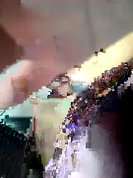 Snapshot of lauramartins7 chatting on 22, 10, 2025 lauramartins7 online show from 22, 10, 2025