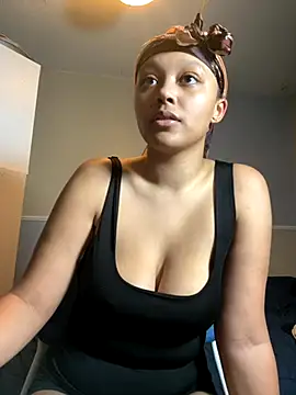 Snapshot of Marleymols chatting on 2, 12, 2025 Marleymols online show from 2, 12, 2025