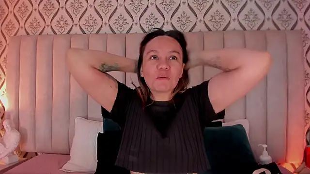 Sky Junne online show from 1, 4, 2026