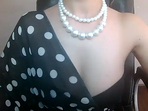 Snapshot of akankshapuri chatting on 1, 10, 2025 akankshapuri online show from 1, 10, 2025