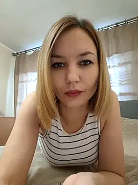 Snapshot of VeroLoverx chatting on 16, 11, 2025 VeroLoverx online show from 16, 11, 2025