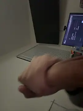 Snapshot of lionr0660 chatting on 11, 11, 2025 lionr0660 online show from 11, 11, 2025