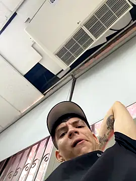 Snapshot of Luck__090 chatting on 9, 10, 2025 Luck  090 online show from 9, 10, 2025