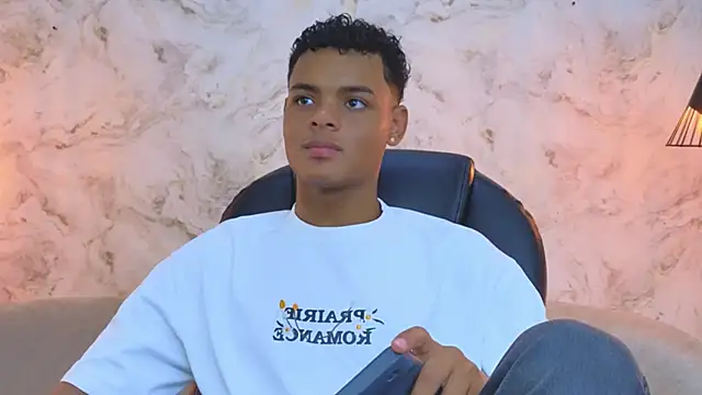 Valentino Thompson online show from 5, 10, 2025