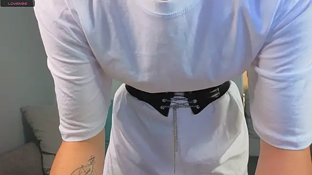 JuliannaWenger online show from 25, 10, 2025