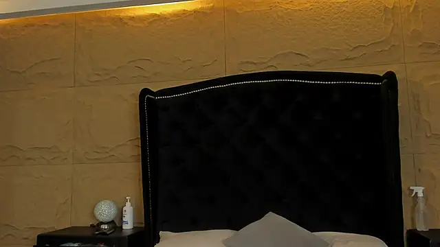 Snapshot of SophiaDior_ chatting on 15, 9, 2025 SophiaDior online show from 15, 9, 2025